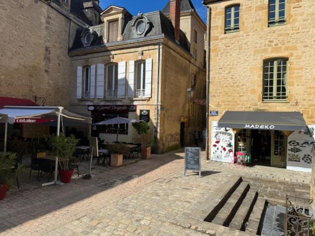 Le Studio Duo Cite Medieval Sarlat Экстерьер фото